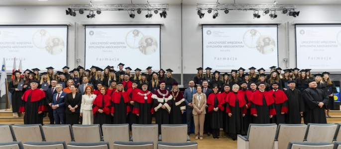 Dyplomatorium Kierunku Farmacja 2026. Kliknij, aby powiększyć zdjęcie.